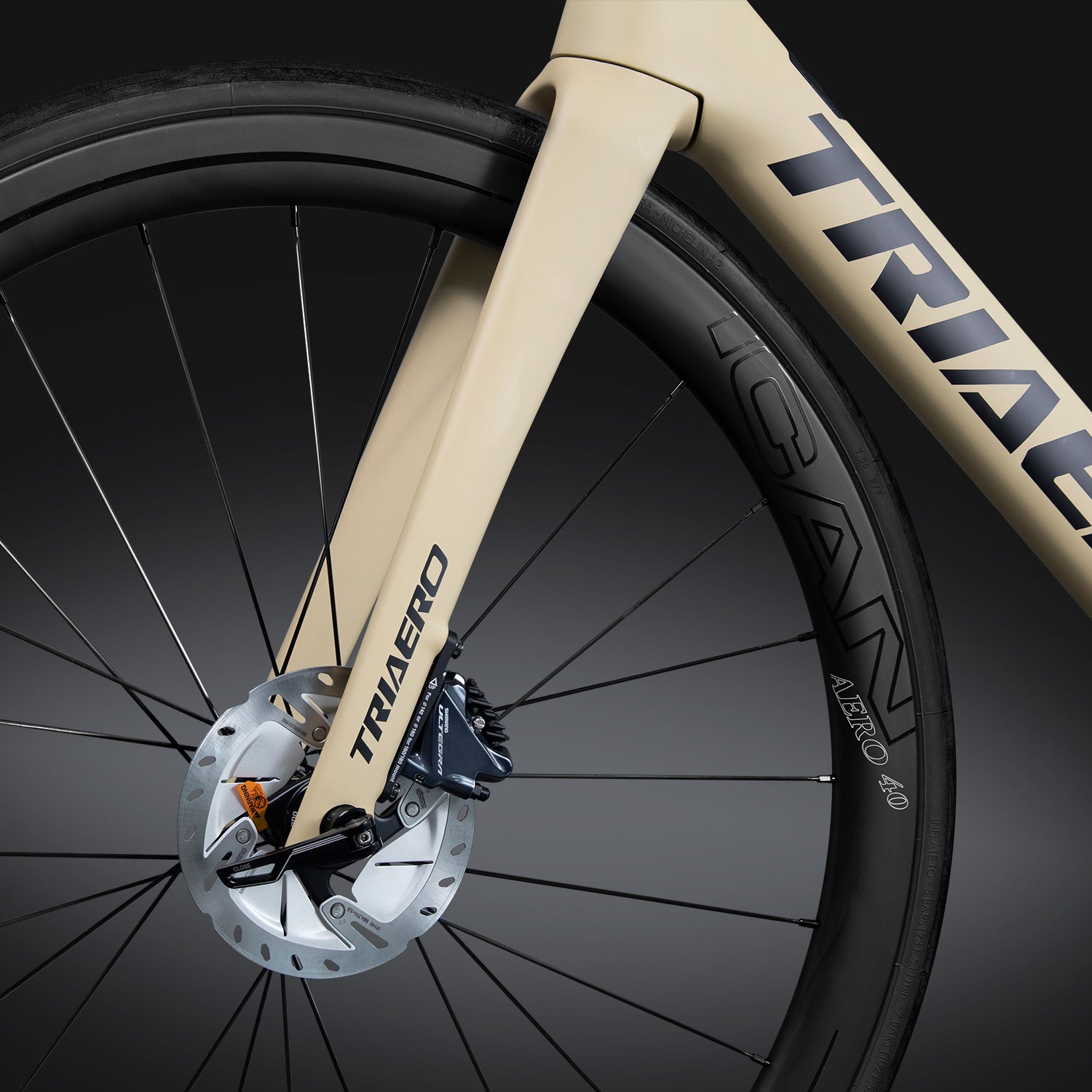 Vélo de route AERO en carbone A9 (Shimano 8070)
