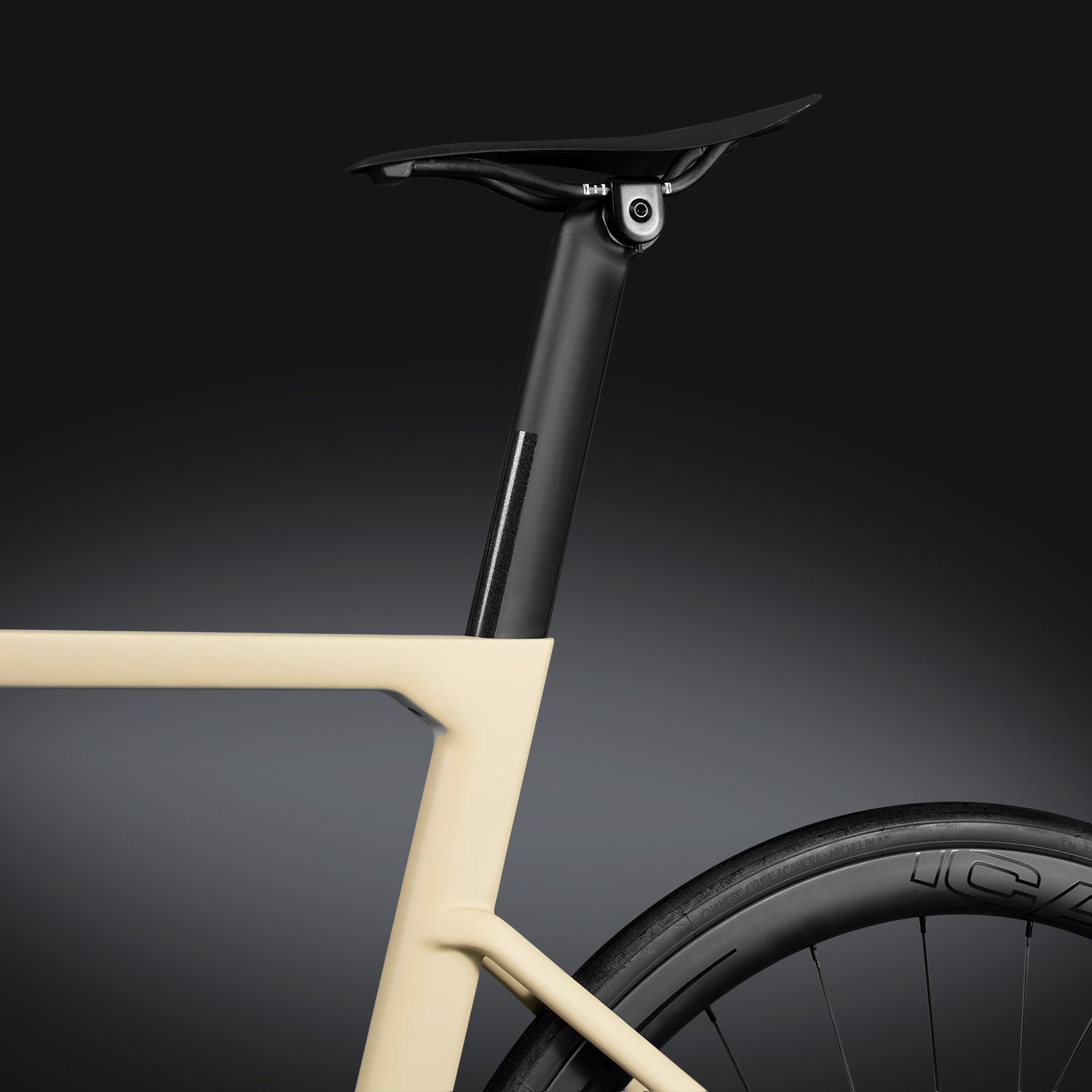 Vélo de route AERO en carbone A9 (Shimano 8070)